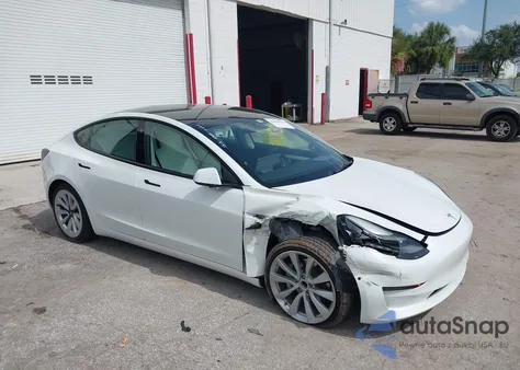 2022 Tesla Model 3 Rear-Wheel Drive z USA, uszkodzony, nr VIN 5YJ3E1EA6NF153853